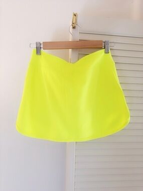 NWOT $65 Nike Bright Yellow Skort Skirt sz S Tennis Golf